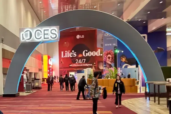 25 thiết bị công nghệ tốt nhất mà chúng tôi đã thấy tại CES 2026 — Lego thông minh, đột phá lớn về TV, robot hút bụi có chân và nhiều hơn nữa!